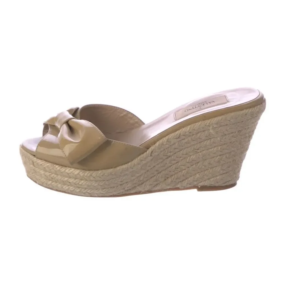 VALENTINO Mena Patent Leather Bow Accents Espadrilles in nude and jute 38.5/8